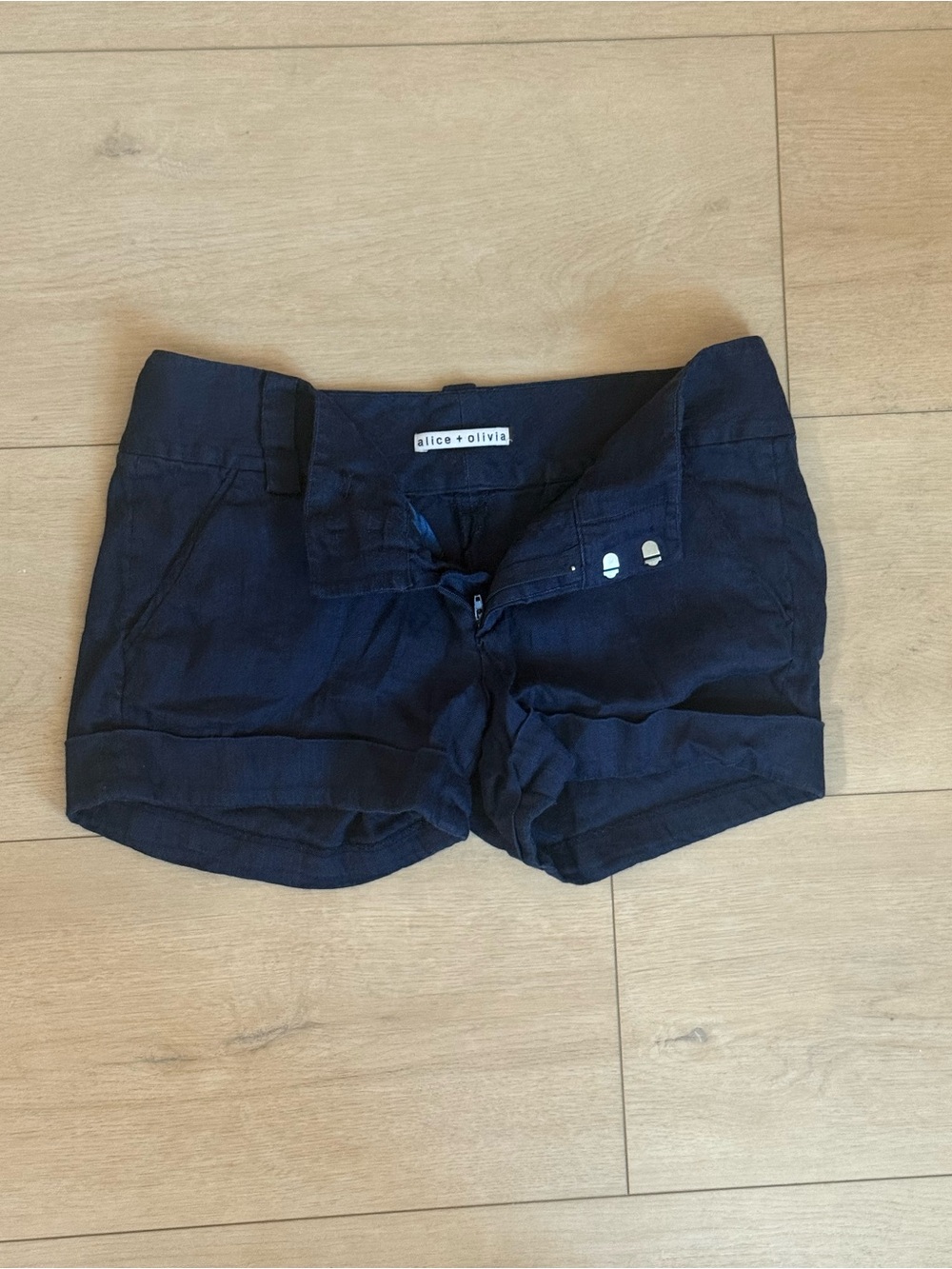 ALICE + OLIVIA Women's Navy Linen and Silk Shorts - Picture 2 of 4